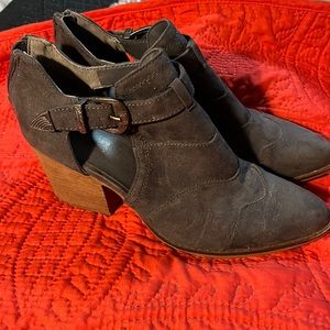 Ladies navy suede zip up back ankle boots